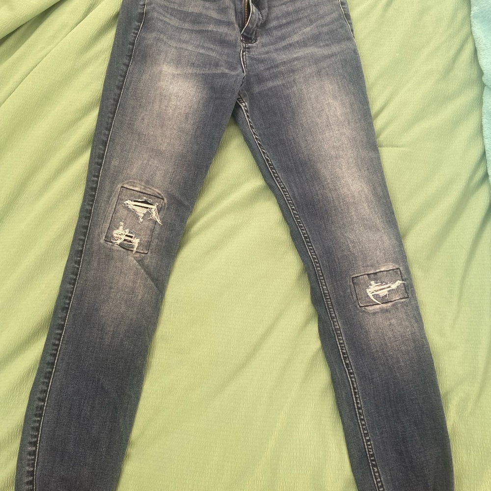 Hollister Distressed Skinny Jeans in Gray
